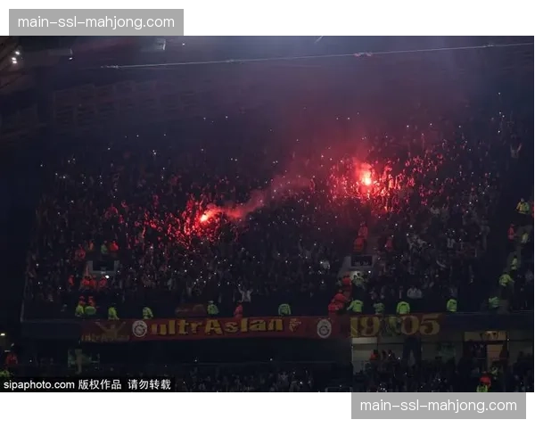 斯通斯谈曼城球迷支持与格伊合作：“球迷们以积极的态度全力支持我们”