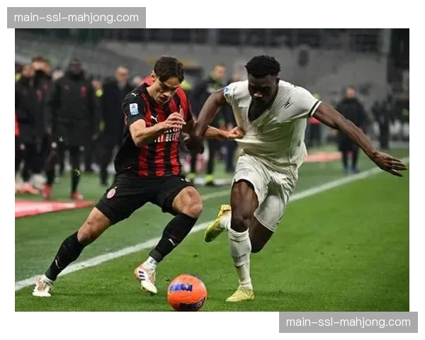 米兰对阵拉齐奥赛前,莱奥恢复完整合练有望首发。 米兰对阵拉齐奥赛前,莱奥恢复完整合练有望首发。