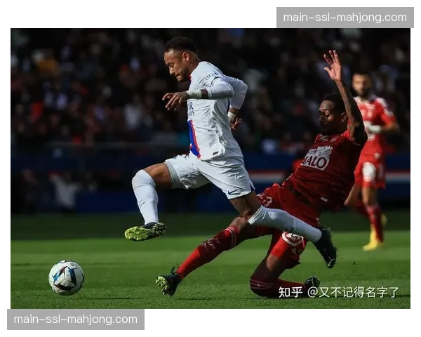 布雷斯特2-1力克斯特拉斯堡，主队凭借下半场持续的跑动压迫实现逆转